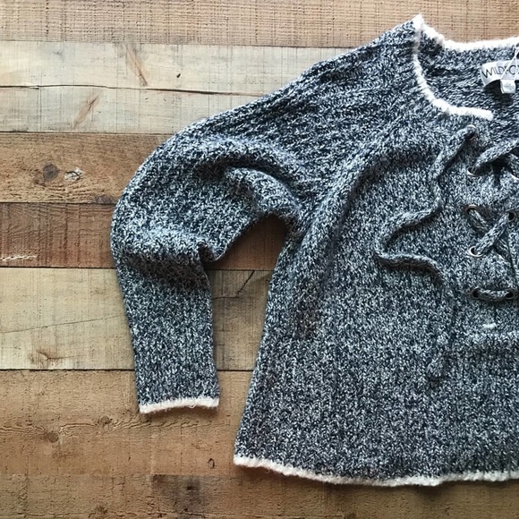 Wildfox Queen Oxford Chunky Lace Front Sweater XS - Picture 3 of 10